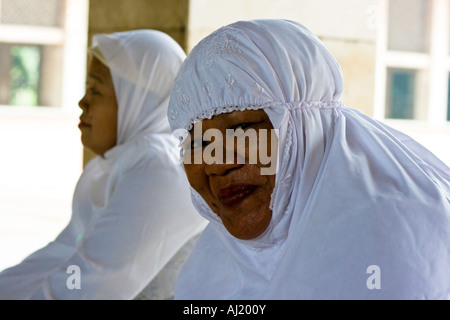 Le donne musulmane in Islamic riunione del gruppo di studio Moschea Istiqlal Jakarta Java Indonesia Foto Stock