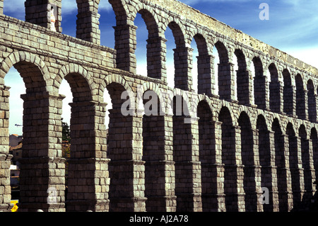 Roman aqueduct in Segovia Spain Foto Stock