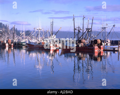 La pesca commerciale e porto di piccola barca marina in Newport sulla centrale di Oregon Coast Foto Stock