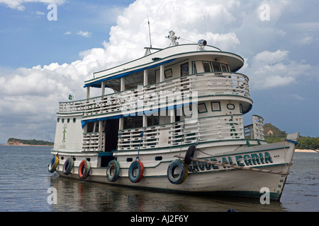 Saúde Alegria barca fluviale che fornisce la visita medica di controllo lungo il Rio Tapajos, un affluente del Rio delle Amazzoni in Amazonas Foto Stock