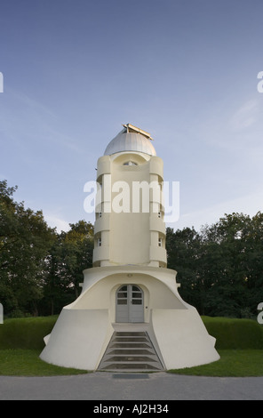 Torre Einstein a Potsdam Germania progettato dall'architetto modernista Eric Mendelsohn nel 1919. L'edificio è un osservatorio della teoria della relatività Foto Stock