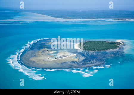 Vista aerea di un'isola nell'arcipelago Quirimbas vicino a Pemba in Mozambico settentrionale Foto Stock