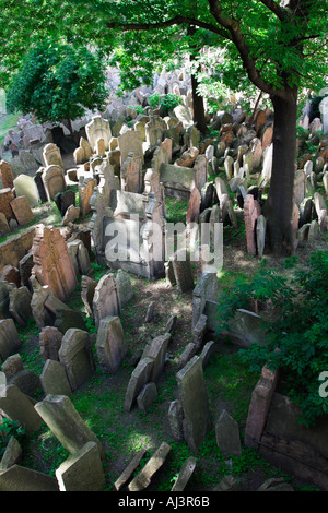 Antico Cimitero Ebraico di Praga Repubblica Ceca Europa UE Foto Stock