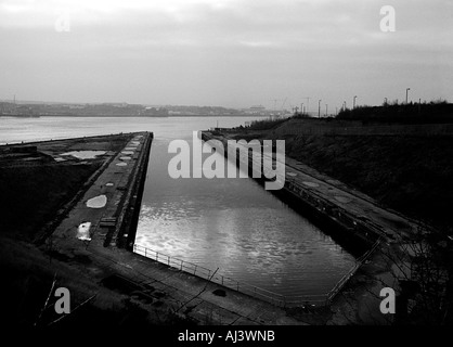 Il patrimonio industriale del Fiume Tyne. Un cantiere abbandonato in North Shields, Tyne and Wear, 2006. Foto Stock