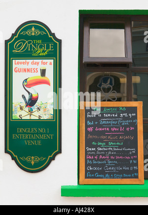 Guinness firmare il Pub di Dingle Dingle Penisola di Dingle Contea di Kerry Irlanda Foto Stock