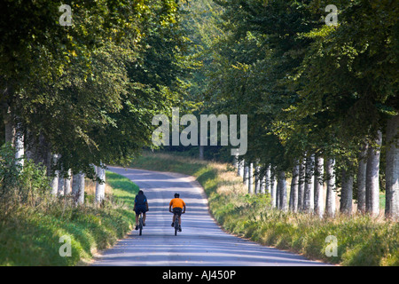 I ciclisti su un paese di Dorset Road Dorset Foto Stock