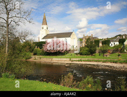 Regno Unito Scozia Perthshire Tayside il villaggio di Comrie e il fiume guadagnare Foto Stock