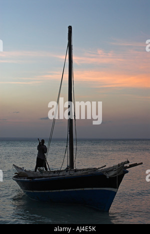 Dhau nell'Oceano indiano, Isole Quirimbas, Mozambico, Africa Foto Stock