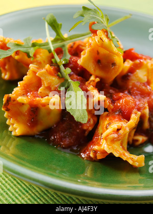 Italian fagottini di pasta con salsa di pomodoro Foto Stock