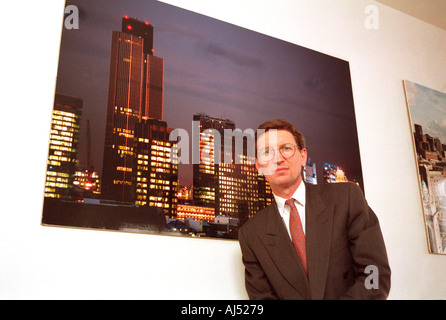 David montgomery chief executive del gruppo specchietto quotidiani 1998 Foto Stock