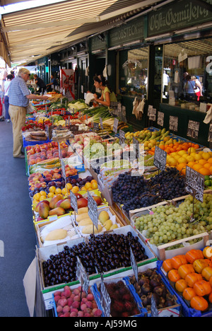 Mercato di frutta e verdura in stallo, Naschmarkt, Vienna, Wein, la Repubblica d' Austria Foto Stock