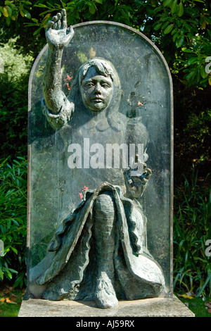 "Alice attraverso il Looking Glass' statua castello Guildford Surrey Foto Stock