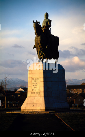 Statua equestre di re Roberto Bruce sul posto dove ha vinto la sua vittoria sulla lingua inglese nella battaglia di Bannockburn. Foto Stock