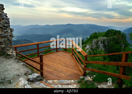 Visualizzare la piattaforma a Muran castello di Muranska planina National Park, Slovacchia Foto Stock