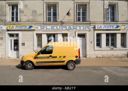 La Poste" post office, Pleumartin, Vienne, in Francia. Foto Stock