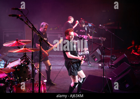 Devo si esibisce al Meltdown Festival, Royal Festival Hall, Londra, giugno 2007 Foto Stock