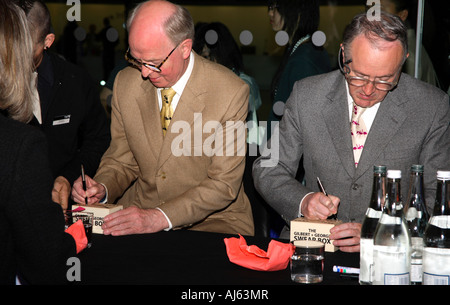 Gilbert & George libro firma, Tate Modern, Londra Foto Stock