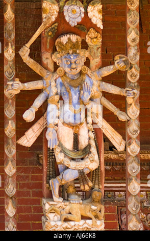 Famoso Changu Narayan Temple courtyard dio Vishnu est della valle di Kathmandu vicino da Bhaktapur Sito Patrimonio Mondiale Nepal ASIA Foto Stock