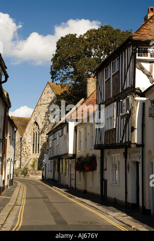 Regno Unito Sandwich Kent Church Street St Marys medievale storica le case con la struttura in legno Foto Stock