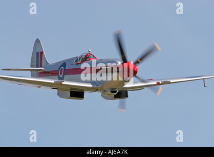 Il grifone propulsori Spitfire battenti Duxford Airfield England Regno Unito Foto Stock