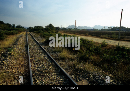 La Thailandia alla Birmania ferrovia presso Chungkai, Thailandia. Foto Stock