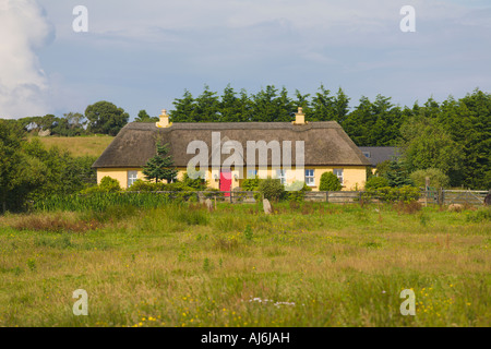 Cottage con il tetto di paglia sul Ring di Kerry County Kerry Irlanda Foto Stock