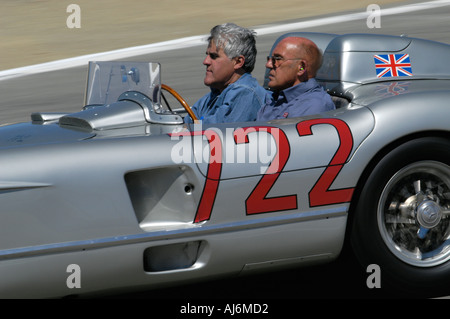 Stirling Moss prende Jay Leno per un giro in 1955 Mille Miglia vincendo 722 Mercedes Benz 300 SLR al Monterey Historics 2005 Foto Stock