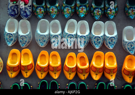 Magneti per il frigo a forma di zoccoli per la vendita sul mercato dei fiori di Amsterdam Foto Stock