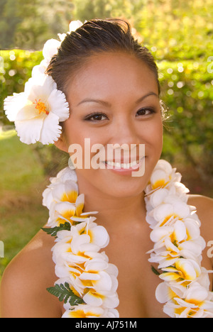 LUOZZY 5 Sets Hawaiian Grass Skirt And Floral Lei Set With Green Small