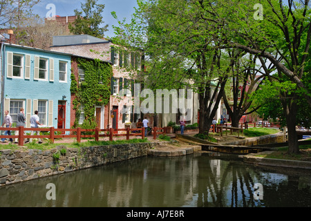 Edificio di mattoni la linea per via navigabile in Chesapeake e Ohio Canal National Historic Park in Georgetown Maryland. Foto Stock