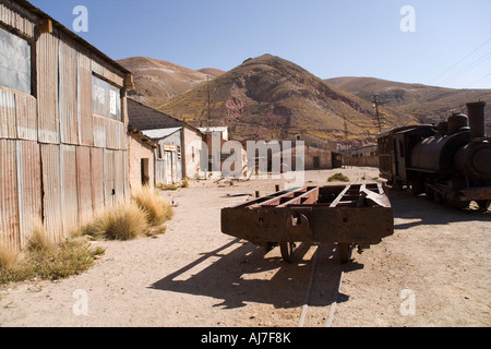 Di vecchi treni alla città mineraria di Pulacayo, incluso l'ultimo treno derubato da Butch Cassidy e Sundance Kid, Bolivia Foto Stock