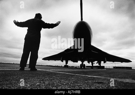 Pre volo controlli prima di Avro Vulcan xh558 rende l'ultimo mai RAF volo a Bruntingthorpe REGNO UNITO Foto Stock