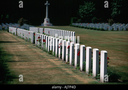 Le lapidi per i soldati al Commonwealth War Graves cimitero della Commissione a Oosterbeek Arnhem Holland ubicazione di WW2 operazione Market Garden Foto Stock