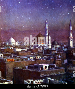 Vista della Medina, Arabia, al chiaro di luna, mostrando la cupola della tomba del profeta, 1918. Artista: Etienne Dinet Foto Stock
