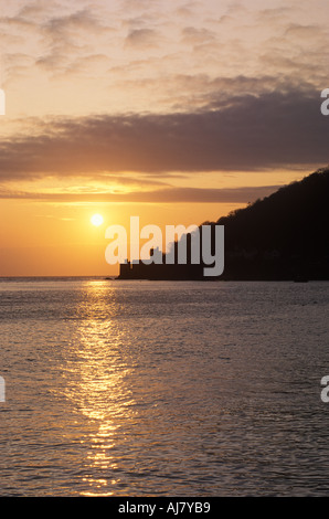 Alba sul castello di Dartmouth Devon England Regno Unito Foto Stock