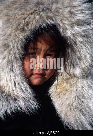 Una ragazza Inupiat Kaktovik Alaska Foto Stock