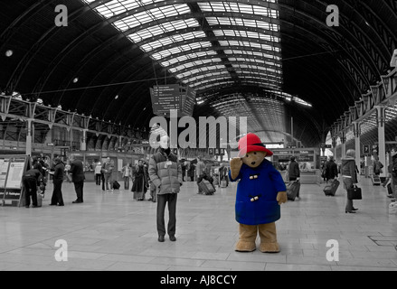 Paddington recare presso la stazione di Paddington Foto Stock