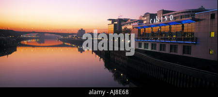 Glasgow casinò sul lungomare al tramonto e il fiume Clyde Foto Stock