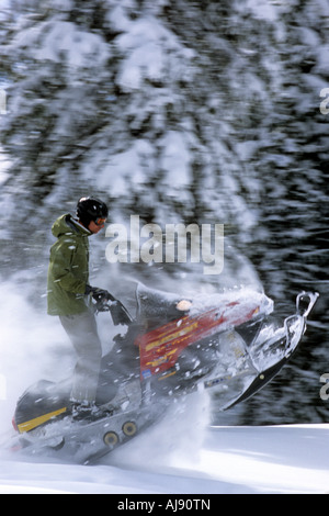 L'uomo jumping motoslitta Foto Stock