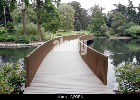 La Sackler attraversando il ponte di Kew Gardens Foto Stock