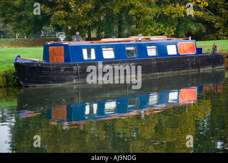 Narrowboat sul fiume Nene, England, Regno Unito Foto Stock