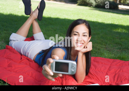 Donna prendendo ritratto di auto Foto Stock