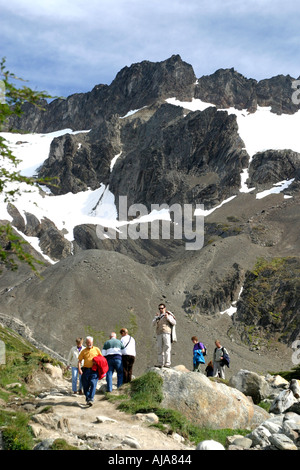 Walkers andando fino a Ushuaia Ghiacciaio Marziale in Argentina Foto Stock