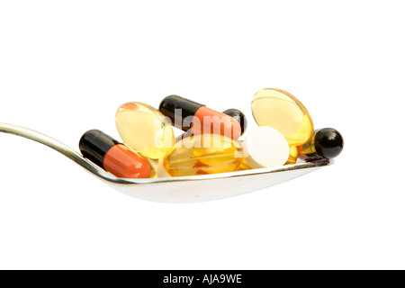 Cucchiaio di varie droghe isolato su bianco Foto Stock