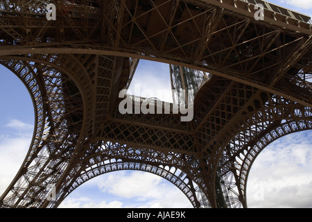 Close-up della Torre Eiffel, Parigi, Francia Foto Stock