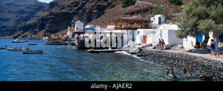 Il piccolo villaggio di Korfos sull isola di Therasia nr Santorini isole Greche - Grecia Foto Stock