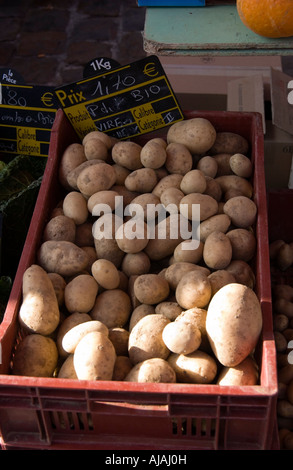 Patate organico per la vendita nel mercato a Arras Foto Stock