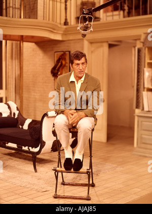 DEAN MARTIN US cantante attore qui sul set del suo 60s TV americana Foto Stock