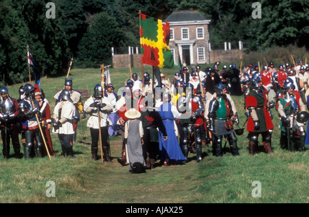 Re emanazione battaglia al Castello di Herstmonceux Foto Stock