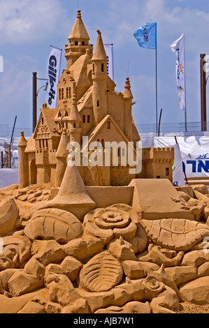 Castello la scultura di sabbia festival sulla spiaggia di Haifa Luglio 2006 Foto Stock